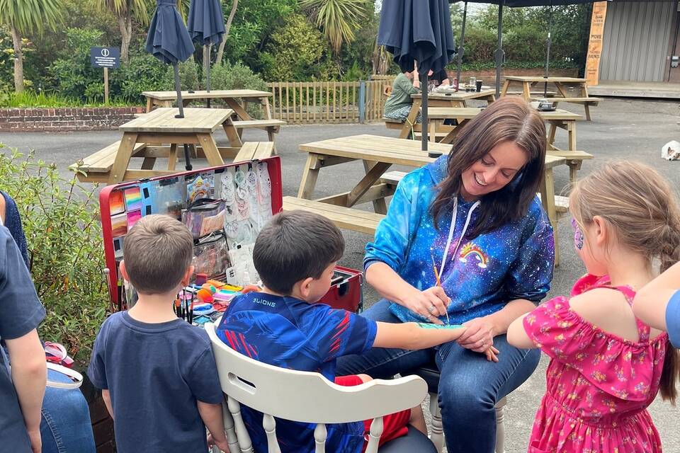 Facepainting swallows 1